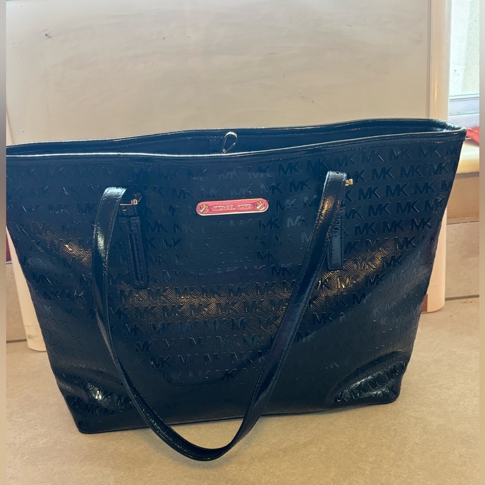 Michael Kors Black Patent Jet-Set travel Medium Carryall Tote